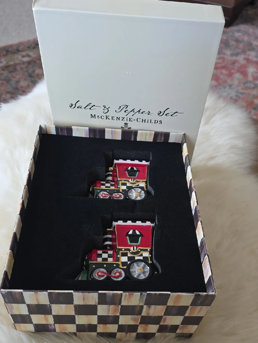 Adorable NWT IOB MacKenzie-Childs Christmas Train Salt & Pepper Set 💚🎄🎅🚄❤️
